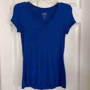 Apt 9 Modern Essentials V-Neck tee